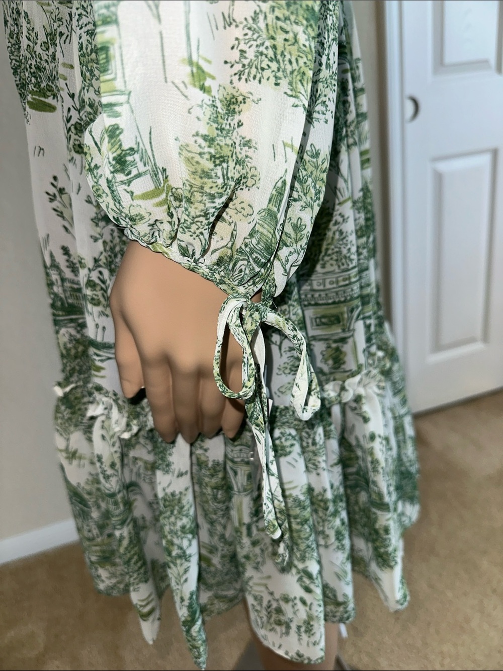 NWT Taylor Green Toile V-Neck Tiered Maxi Dress Size 10 - Picture 7 of 16